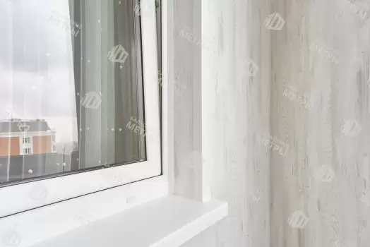 Отделка балкона МДФ панелями с эркерным остеклением Rehau