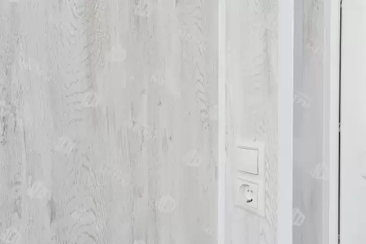 Отделка балкона МДФ панелями с эркерным остеклением Rehau