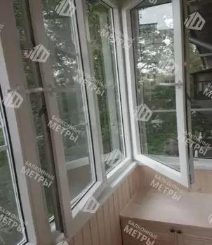 Остекление и отделка балкона деревянной вагонкой