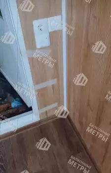 Панорамное остекление балкона и отделка ламинатом и панелями ПВХ Панорамное остекление балкона и отделка ламинатом и панелями ПВХ