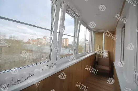 Остекление лоджии окнами с мультифункциональным стеклопакетом и отделка