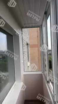 Холодное остекление PROVEDAL и отделка балкона ламинатом 33 класса.